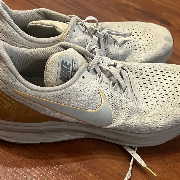 nike white pegasus 35